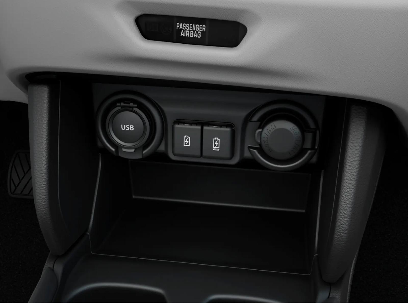 SUZUKI SWIFT HYBRID - CỔNG SẠC USB TYPE-C