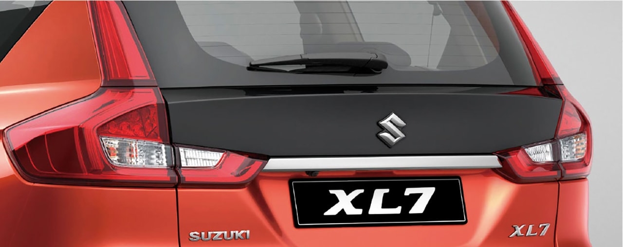 SUZUKI XL7 - Cửa sau sơn màu đen